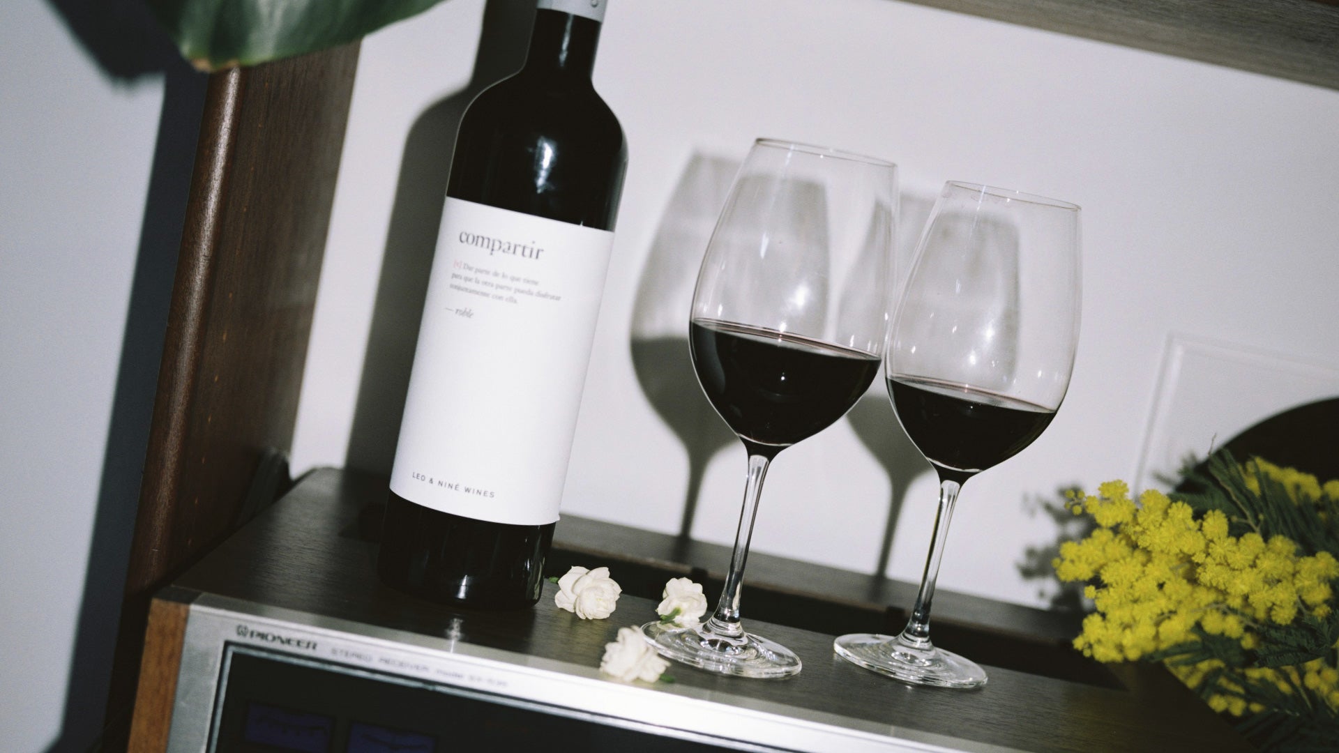Botella Compartir Roble 2023 vino tinto crianza Somontano granate intenso